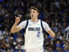 不装了摊牌了，NBA独行侠教练基德表示：我们非常喜欢弗拉格，他就是答案