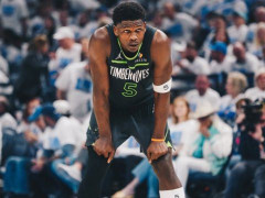 NBA季后赛西部决赛 华子表现低迷在替补席包头苦笑