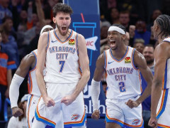力压戴维斯。布克等球星！亚历山大成为肯塔基大学第一位NBA常规赛MVP！