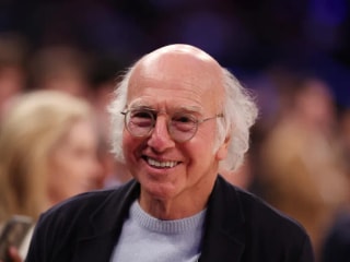 尼克斯比赛现场星光熠熠:拉里·戴维、乔恩·哈姆等纽约球迷助阵对阵步行者的第一场比赛