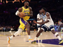 詹姆斯在本赛季NBA常规赛最佳阵容评选中排名第七位，总得分289分！