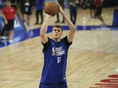 2025年NBA选秀热门球员库珀弗拉格弹跳多少？