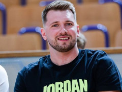 东契奇器械蹲720磅！肱二头肌线条明显 减脂增肌后湖媒高呼26年MVP