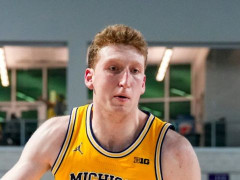  2025NBA选秀热门球员 丹尼 -沃尔夫身高 