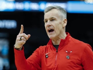 公牛队正与主教练比利·多诺万商谈续约,此前尼克斯队曾表达兴趣
