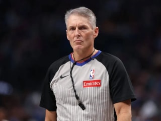 步行者队教练里克·卡莱尔为裁判斯科特·福斯特辩护: “他是一位伟大的裁判”