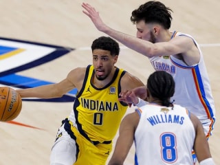 步行者球迷哀叹泰瑞斯·哈利伯顿在总决赛第五场对阵雷霆时的隐身