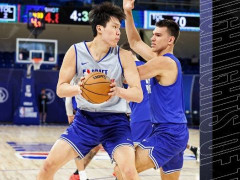 杨瀚森与父母会合后逛NBA总部！多名嘴分析前景：篮网26-27签是机遇