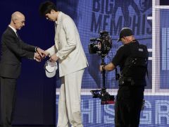 杨瀚森：20岁第一天追梦大结局 征程刚开始 篮协官方发祝贺信