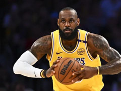 名记：詹姆斯决定执行下赛季的球员选项，成为NBA历史上首位征战23个赛季的球员！