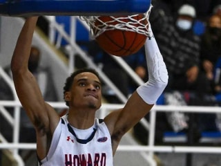 霍华德大学学生涌入支持迈阿密热火队的史蒂夫·塞特尔三世