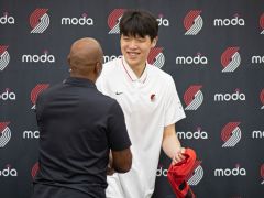 曝杨瀚森统治开拓者试训！获主帅称赞全场最佳 扣篮王之子很无奈