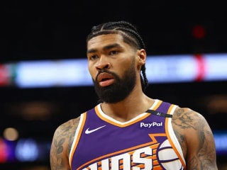 NBA流言:太阳队中锋与尼克斯、湖人队的交易谈判联系在一起