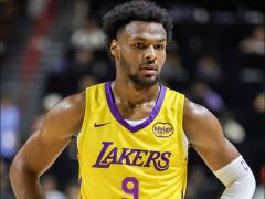  NBA夏聯(lián)戰(zhàn)報：詹姆斯觀戰(zhàn)湖人輕取鵜鶘 布朗尼14分廣東外援兩雙5帽 
