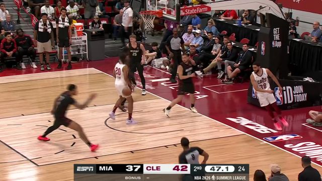 【2025年07月14日 热火vs骑士集锦】一言不合就起飞 埃纳鲁纳快攻接球起飞滑翔劈扣