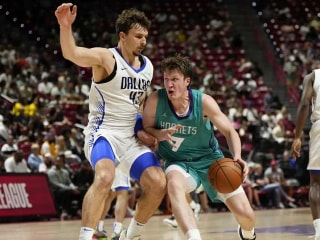 黄蜂队球员康·克努佩尔认为谁应该赢得夏季联赛MVP