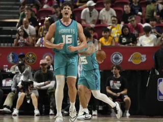 看看黄蜂队疯狂的夏季联赛冠军戒指