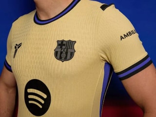 巴塞罗那推出全新2025-26赛季客场球衣,致敬科比·布莱恩特