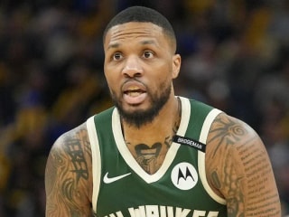 达米安·利拉德在雄鹿队宣布凯尔·库兹马改穿0号球衣后,在社交媒体上引发热议