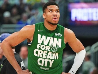 密尔沃基雄鹿队在2025年NBA休赛期本应采取的1项举措