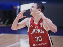 拍毛巾-捂臉-攤手：富永啟生為5犯致歉 霍瓦斯批不冷靜致末節(jié)被逆轉(zhuǎn)