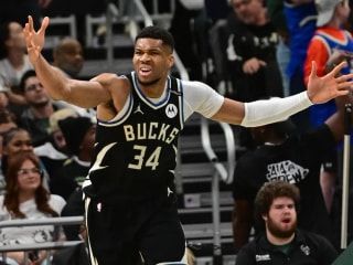 雄鹿队的扬尼斯·阿德托昆博缺席希腊国家队训练