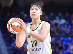 好好养伤！曝李月汝已拍过核磁共振 队医预计至少需要休息6周