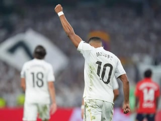 照片:国际米兰球星模仿基利安·姆巴佩在皇家马德里的新庆祝动作