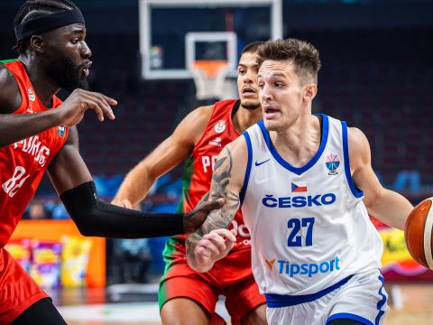 捷克50-62葡萄牙 奎塔轰下23+18大号两双率队拿下开门红