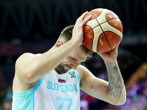 东契奇vs比利时集锦 贡献26+10+11豪华三双数据力挽狂澜