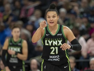 明尼苏达山猫队在锁定主场优势后决定凯拉·麦克布莱德的安排