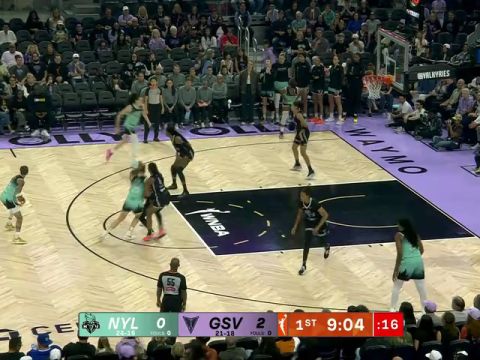 WNBA常规赛:纽约自由人vs金州瓦尔基里第1节英文原声回放