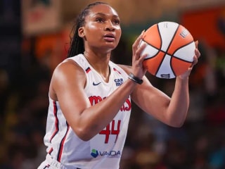 独家专访:琪琪·伊里亚芬在具有历史意义的新秀赛季中拒绝安于现状