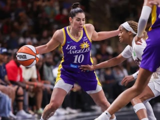 凯尔西·普拉姆打破乔丁·加拿大的火花队纪录,对阵梦想队