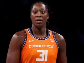 蒂娜·查尔斯成为WNBA历史上的投篮命中数第一人:要打破戴安娜·陶乐西的得分纪录需要什么?