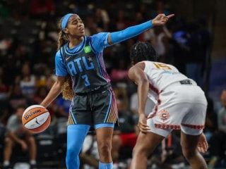 梦想队下半场16分连击终结太阳队