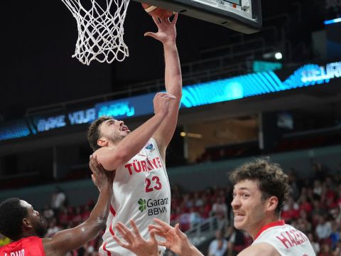 土耳其91-77波兰 申京19+12+10三双表现率队拿下波兰晋级半决赛