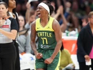 WNBA季后赛形势:风暴队锁定最后一个席位,火花队出局,排名和赛程一览