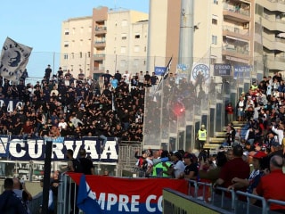 那不勒斯球迷抵制与佛罗伦萨的比赛,抗议380张球票的“抽奖”