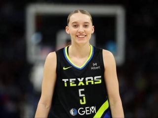 WNBA年度最佳新秀:佩奇·布克尔斯还是索尼娅·西特隆?我们的专家分享他们的投票