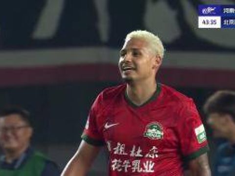 [射門(mén)被撲]卡多索小禁區(qū)線(xiàn)上打門(mén) 侯森近距離救險(xiǎn)