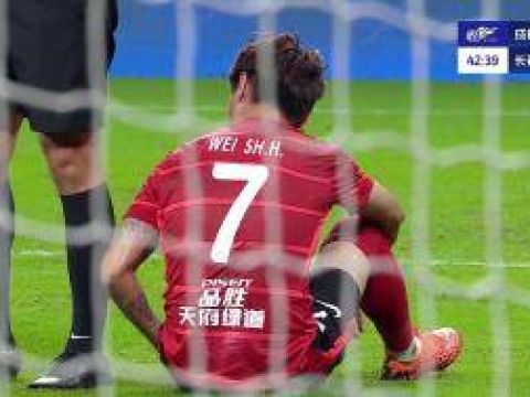 [傷病換下]韋世豪突破中摔倒 無(wú)法堅(jiān)持比賽無(wú)奈被換下
