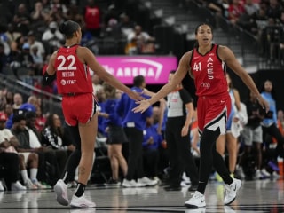 王牌vs.风暴赛程:2025年WNBA季后赛首轮系列赛的最新比分、结果和电视频道