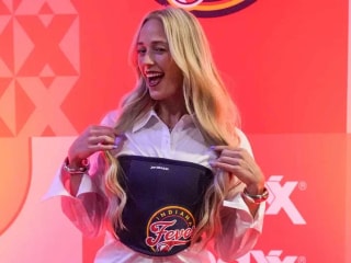 狂热队索菲·坎宁安在WNBA季后赛开始时向“新团队”致敬