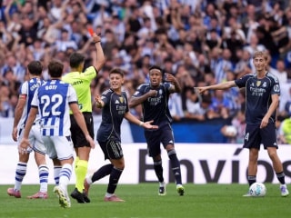 迪恩·惠森在皇家马德里战胜皇家社会后因红牌“愤怒”——哈维·阿隆索