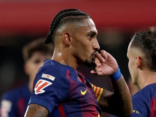 拉菲尼亚替补登场梅开二度,此前因迟到被巴塞罗那队内处罚