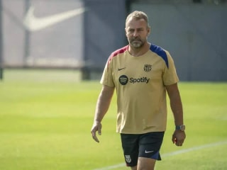 巴塞罗那新星在纽卡斯尔比赛前与一线队一起训练