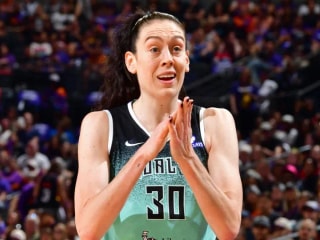 布里安娜·斯图尔特今晚会出战吗?自由人队球星对阵水星队第二场比赛的最新膝伤情况