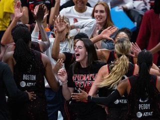 狂热队的凯特琳·克拉克承认了关于莱克西·赫尔在第二场比赛中的关键一投的一件事