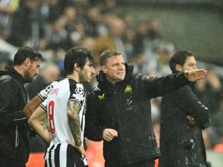 埃迪·豪和纽卡斯尔联队为何采用“橄榄球式”开球